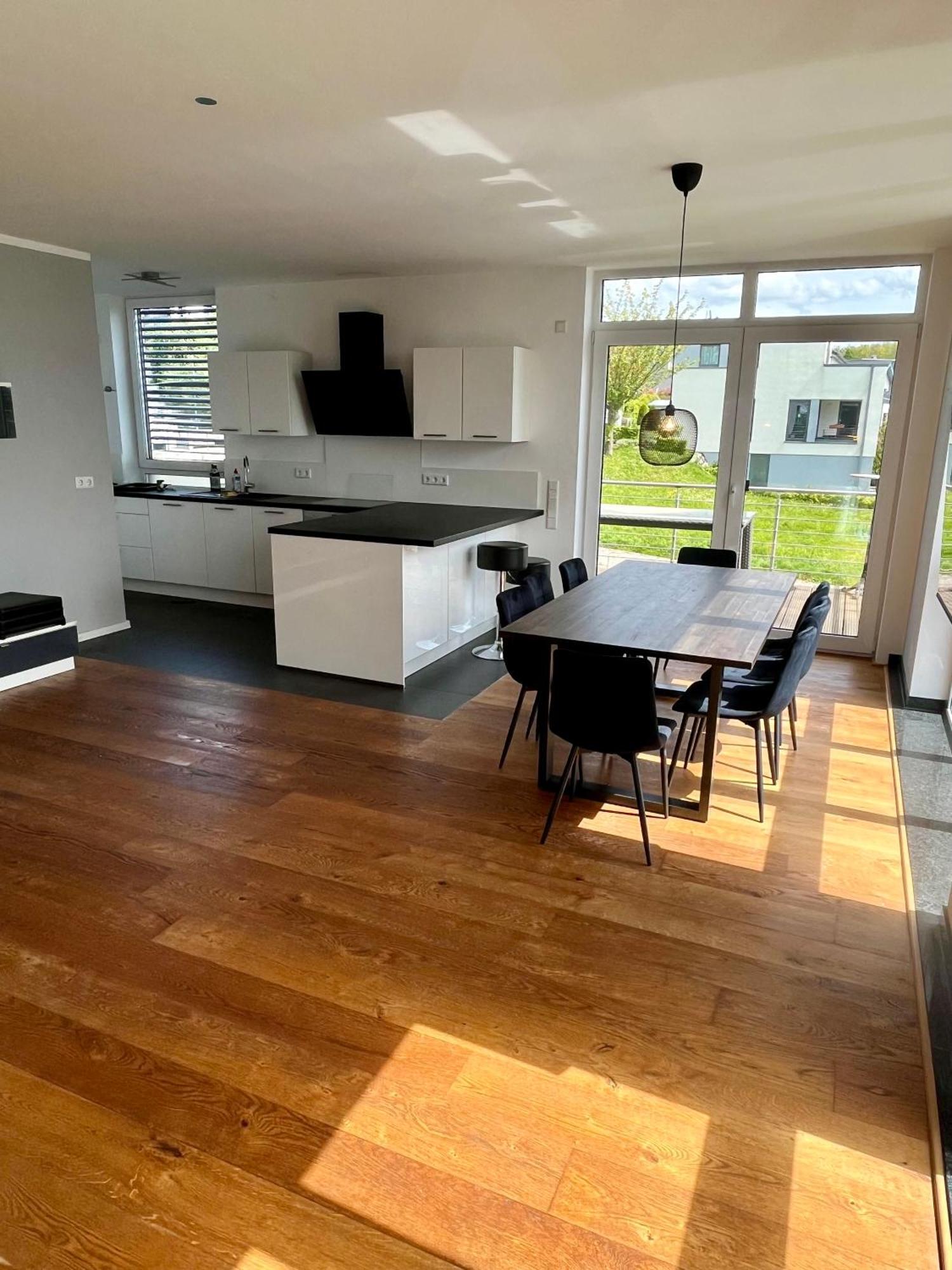 Apartment Haus Mit Panoramablick Auf Den Phoenixsee Dortmund