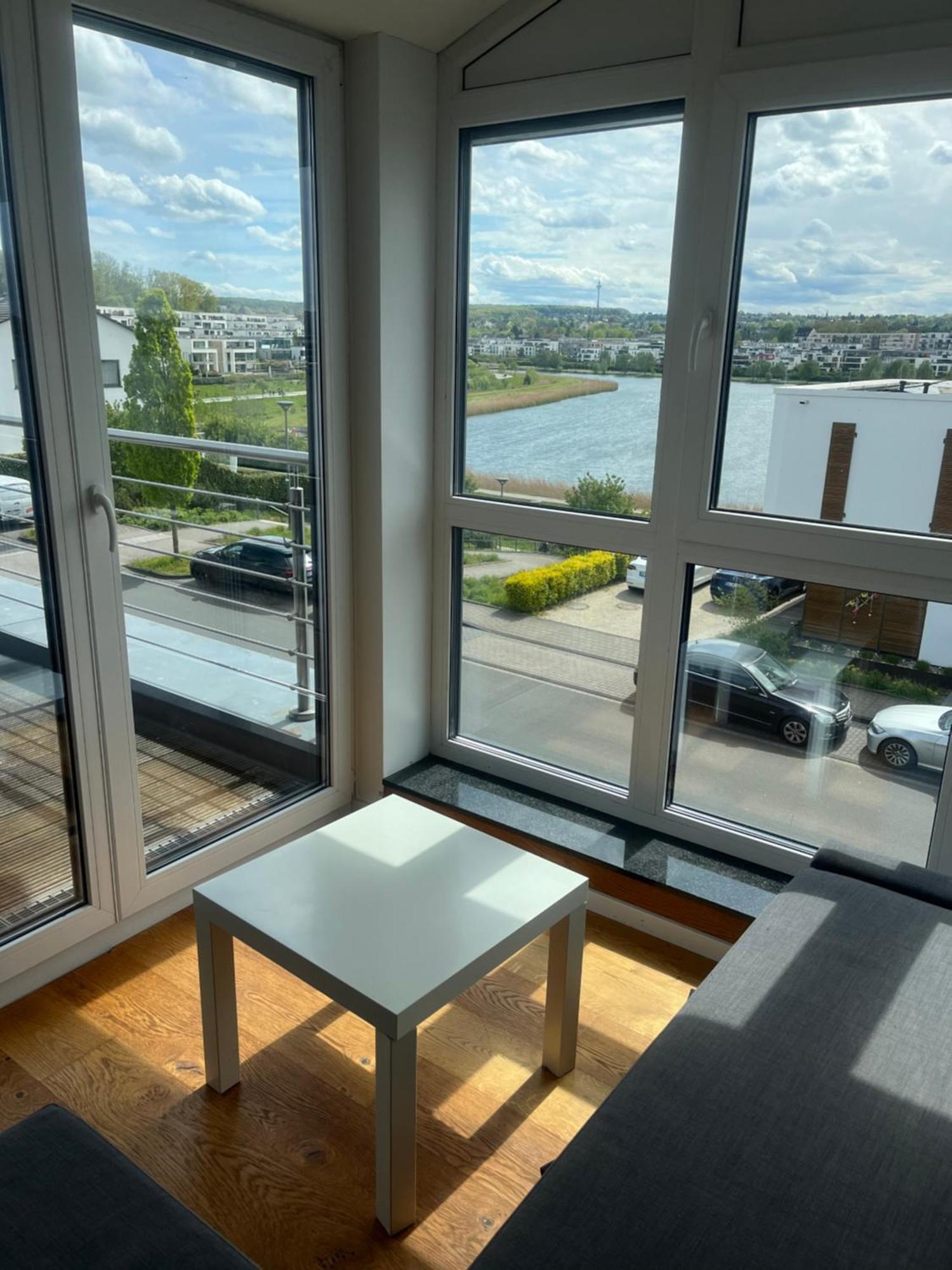 Apartment Haus Mit Panoramablick Auf Den Phoenixsee Dortmund